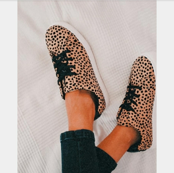 🚨Leopard Sneaker collection// lace up sneaker - Picture 7 of 8